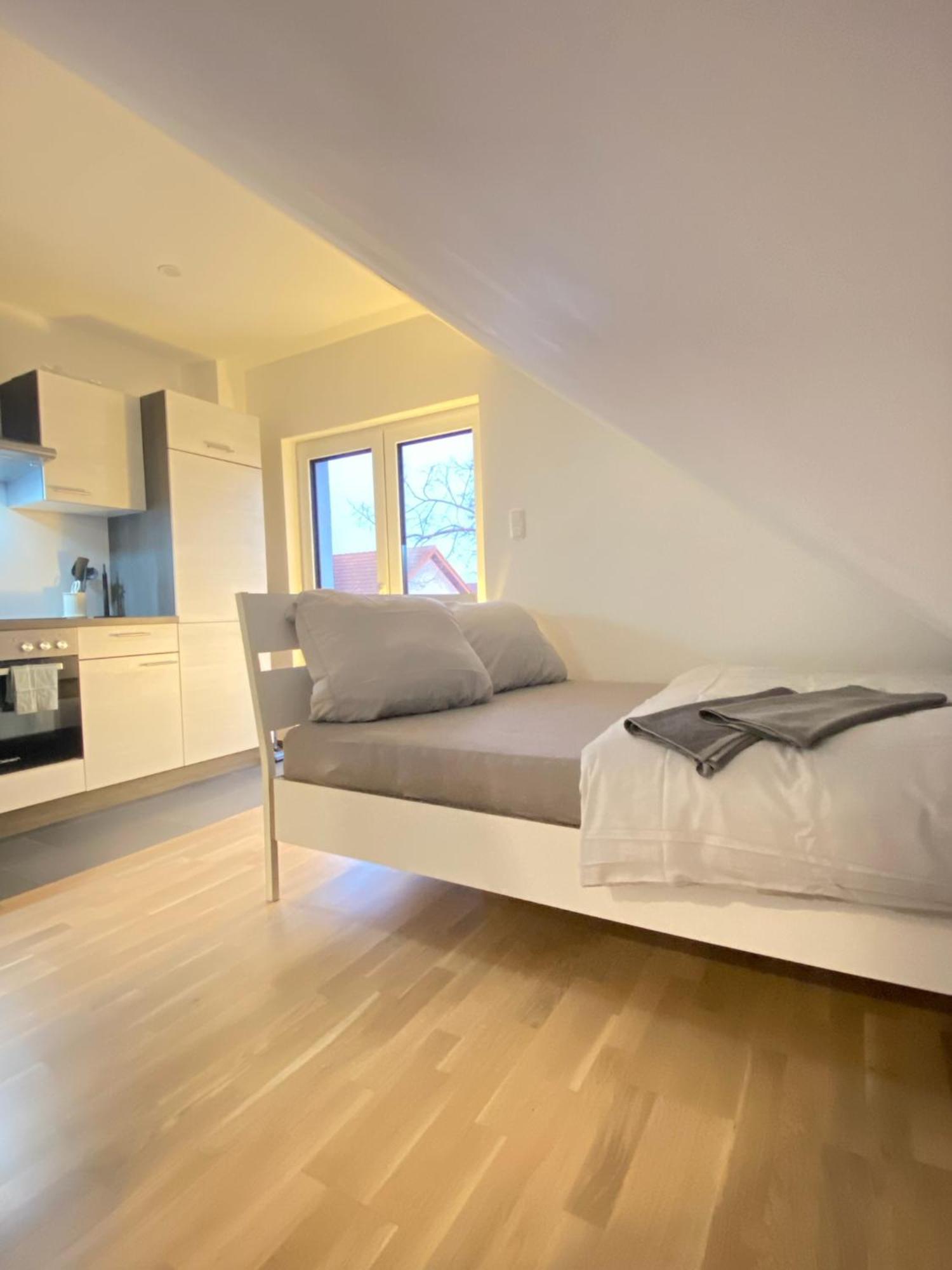 Charmantes Studio-Apartment Im Herzen Von Neureut - Fussbodenheizung, Regendusche, Waschmaschine, Stellplatz Καρλσρούη Εξωτερικό φωτογραφία