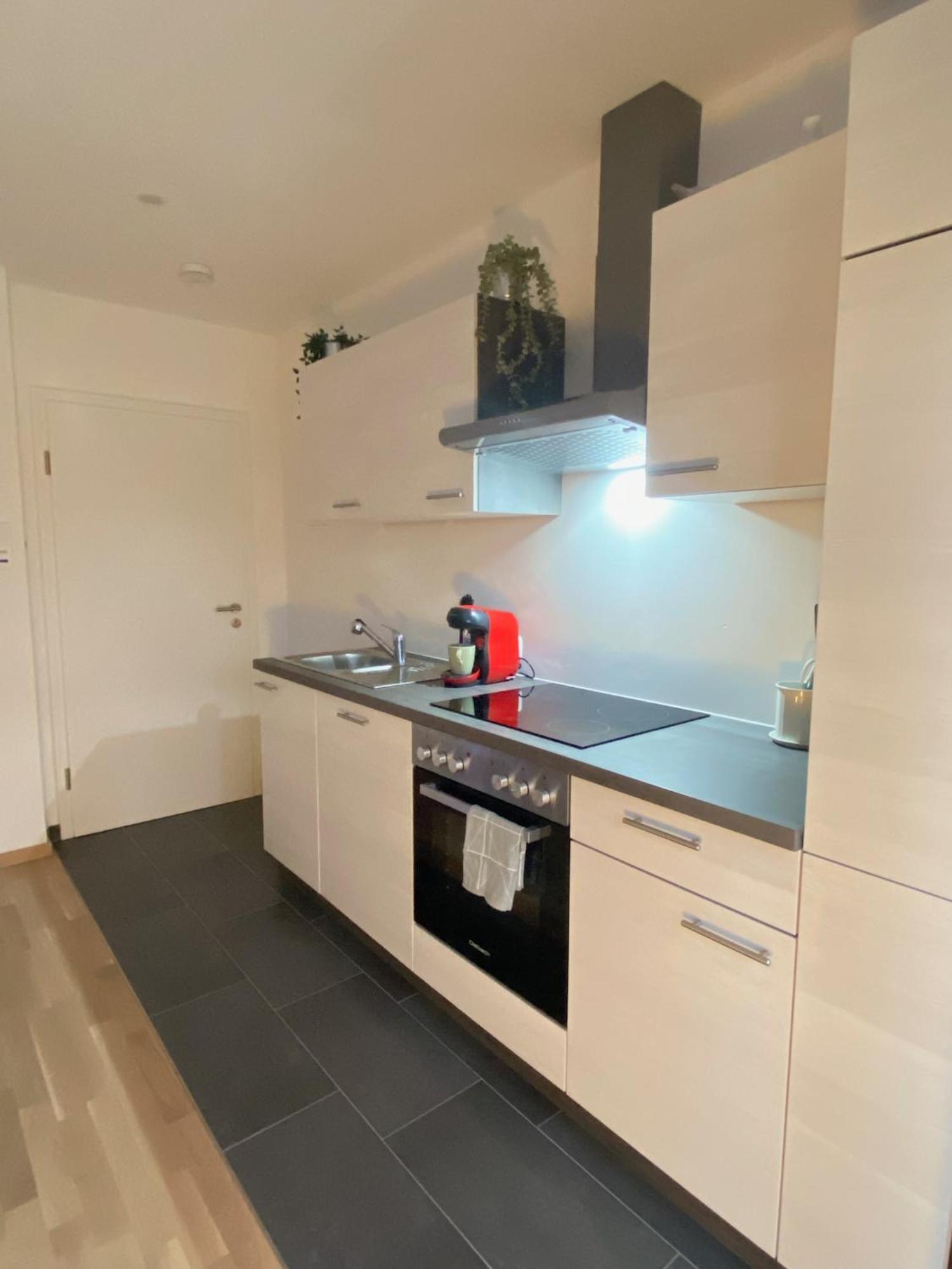 Charmantes Studio-Apartment Im Herzen Von Neureut - Fussbodenheizung, Regendusche, Waschmaschine, Stellplatz Καρλσρούη Εξωτερικό φωτογραφία